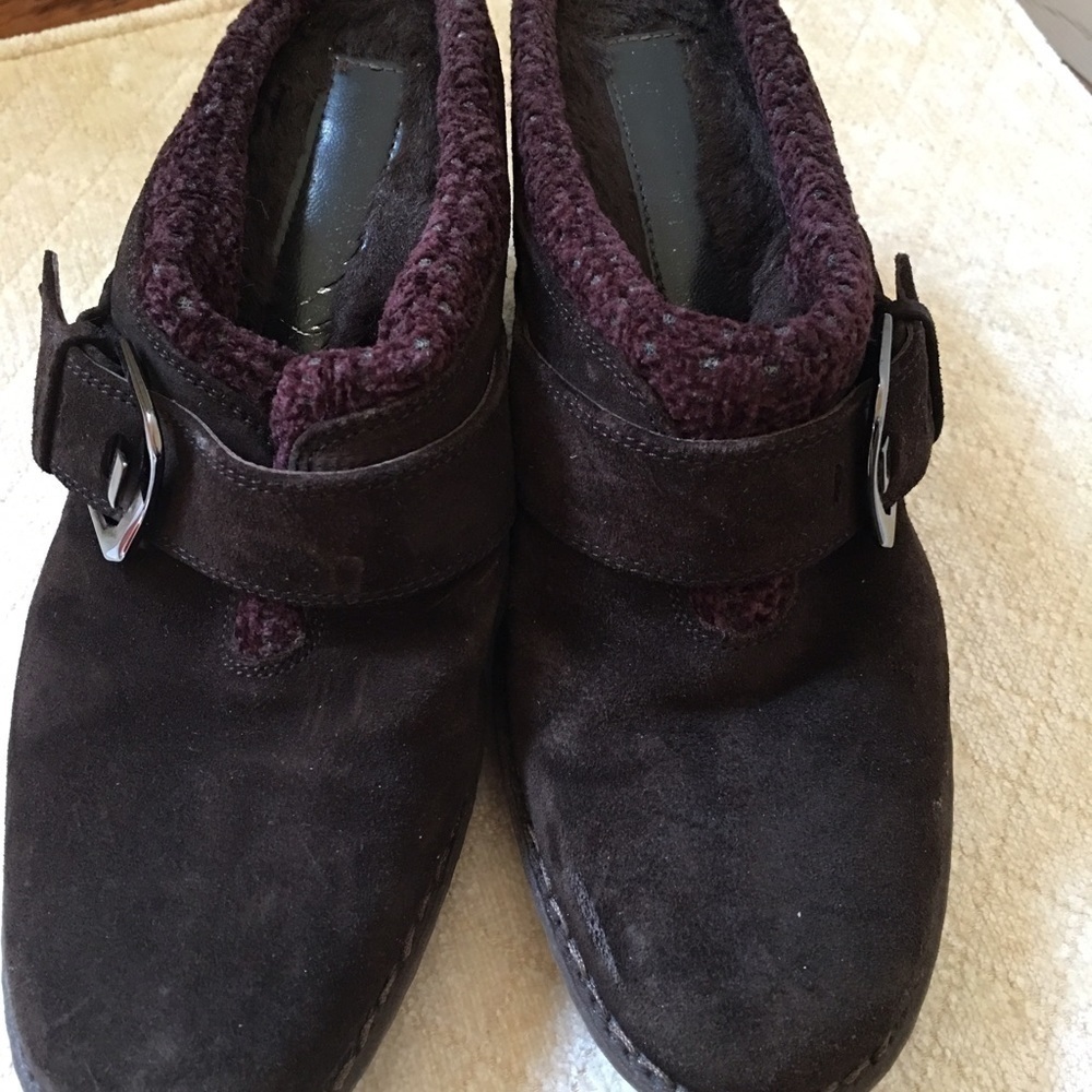- Suede mule